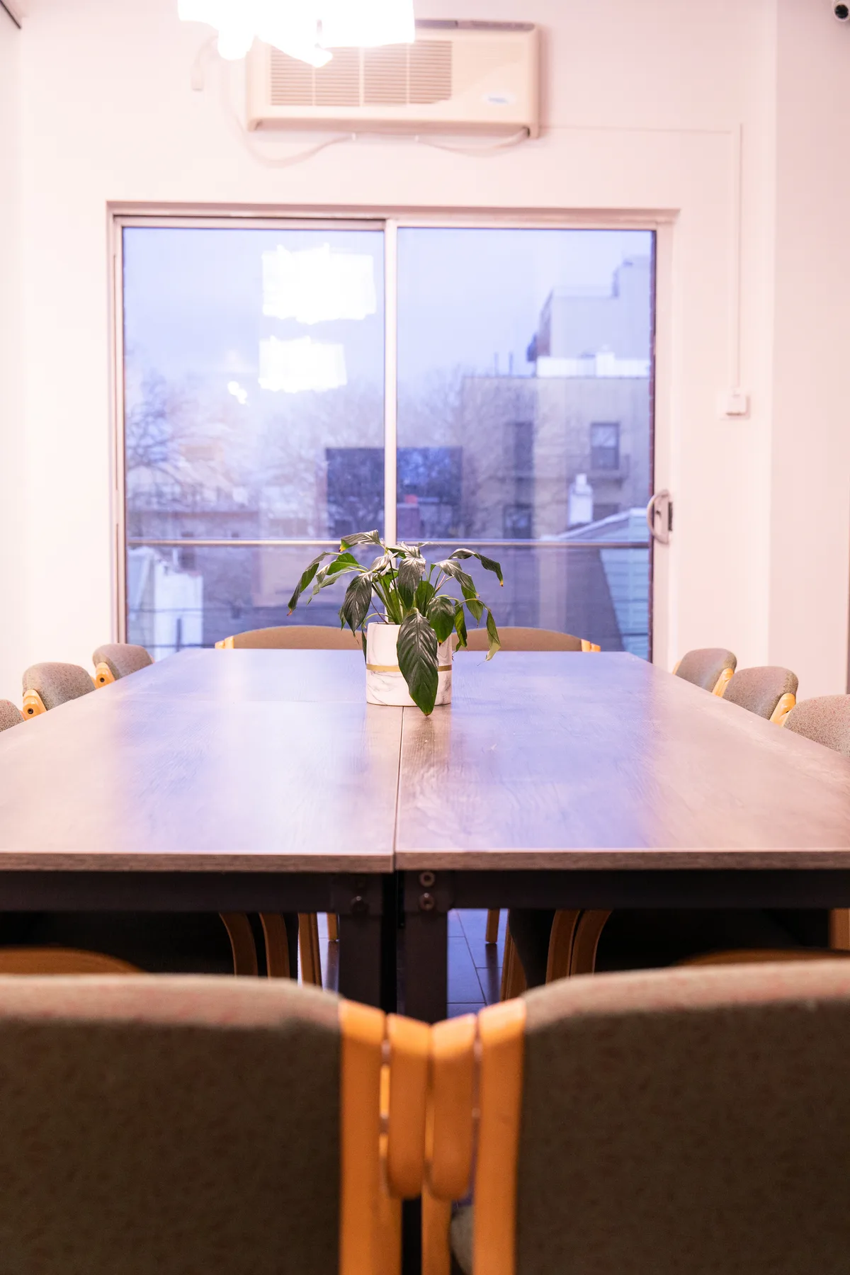 Modern Conference Room with Incredible Views, 33 sqm, corporate event, pop-up rental in Queens, interior view