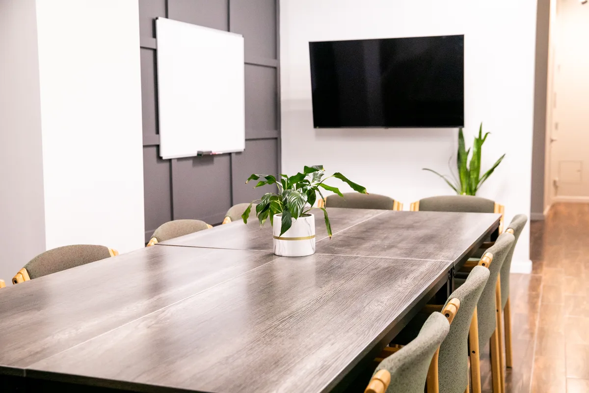 Modern Conference Room with Incredible Views, 33 sqm, corporate event, pop-up rental in Queens, third interior view