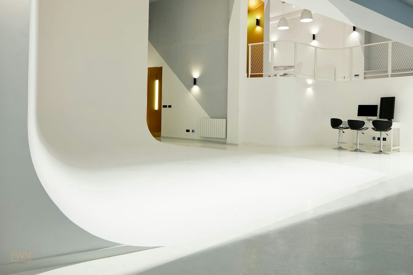 Modern Creative Studio and Mezzanine in Paris 10th, 298 sqm, pop up store