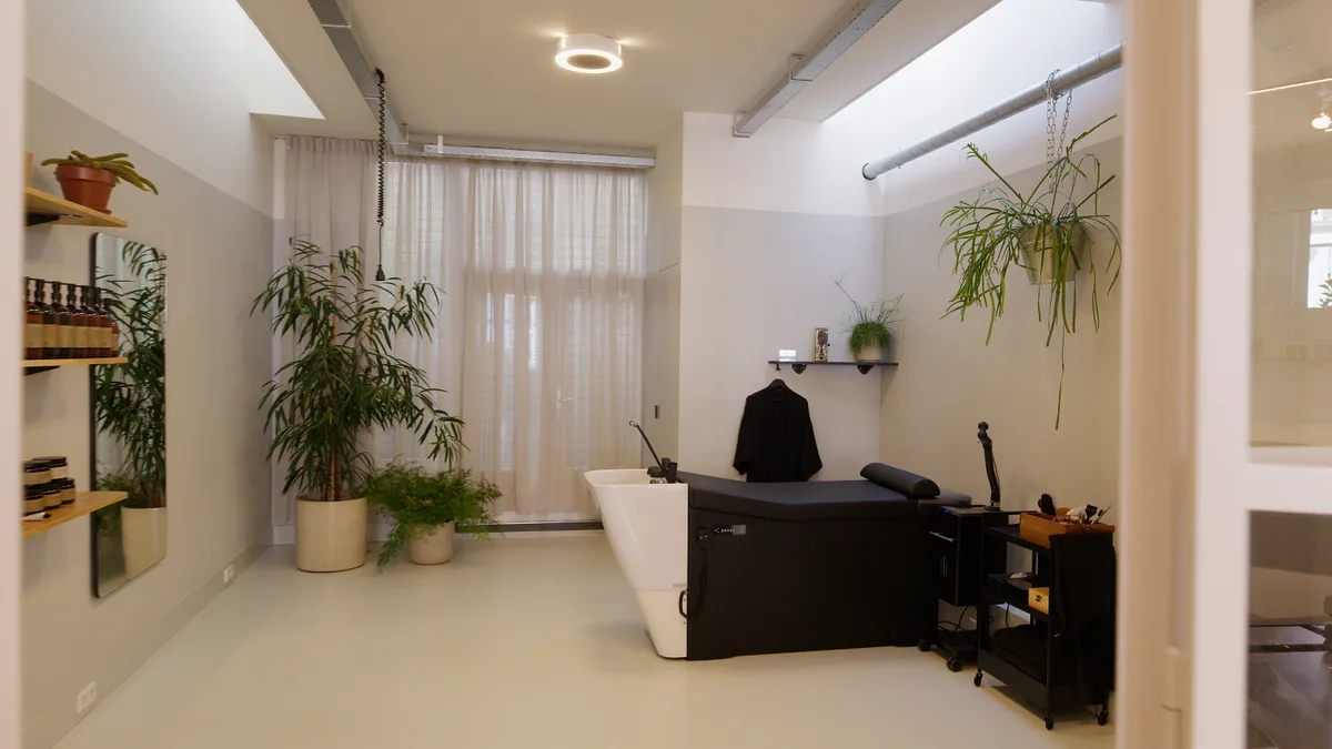 Modern Event Space with Kitchen and Bar in De Pijp, 60 sqm, pop up store in Amsterdam, interior view