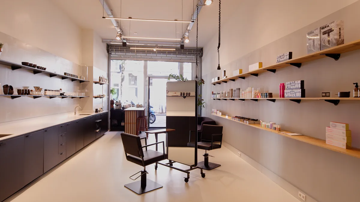 Modern Event Space with Kitchen and Bar in De Pijp, 60 sqm, pop up store in Amsterdam, second interior view