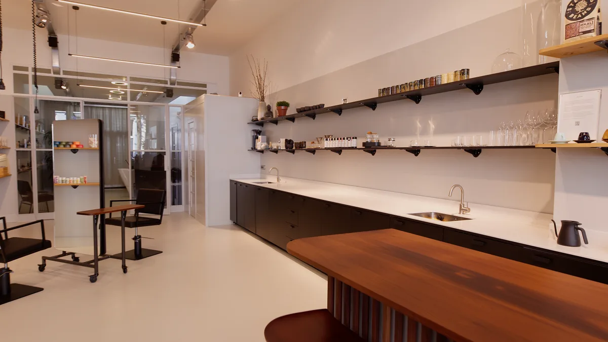 Modern Event Space with Kitchen and Bar in De Pijp, 60 sqm, pop up store in Amsterdam, third interior view