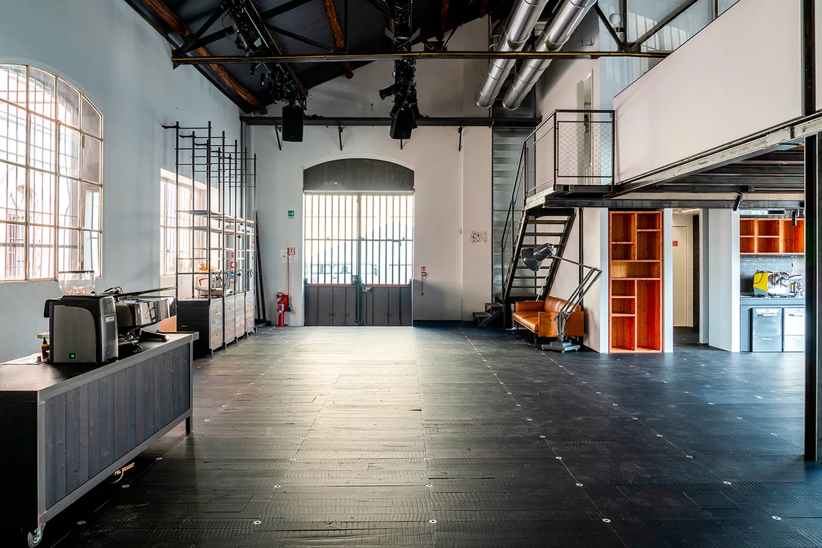 Modern Event Venue in Milan - Flagship Tortona, 230 sqm, corporate event, pop-up rental in Milano