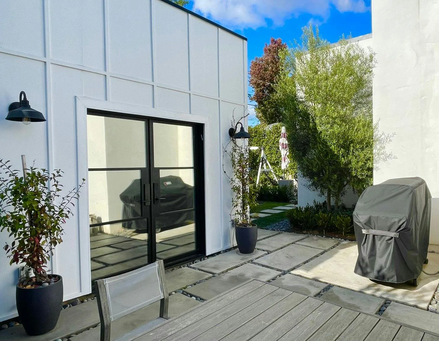 Modern Farmhouse with Beautiful Landscaping in Los Angeles — 5
