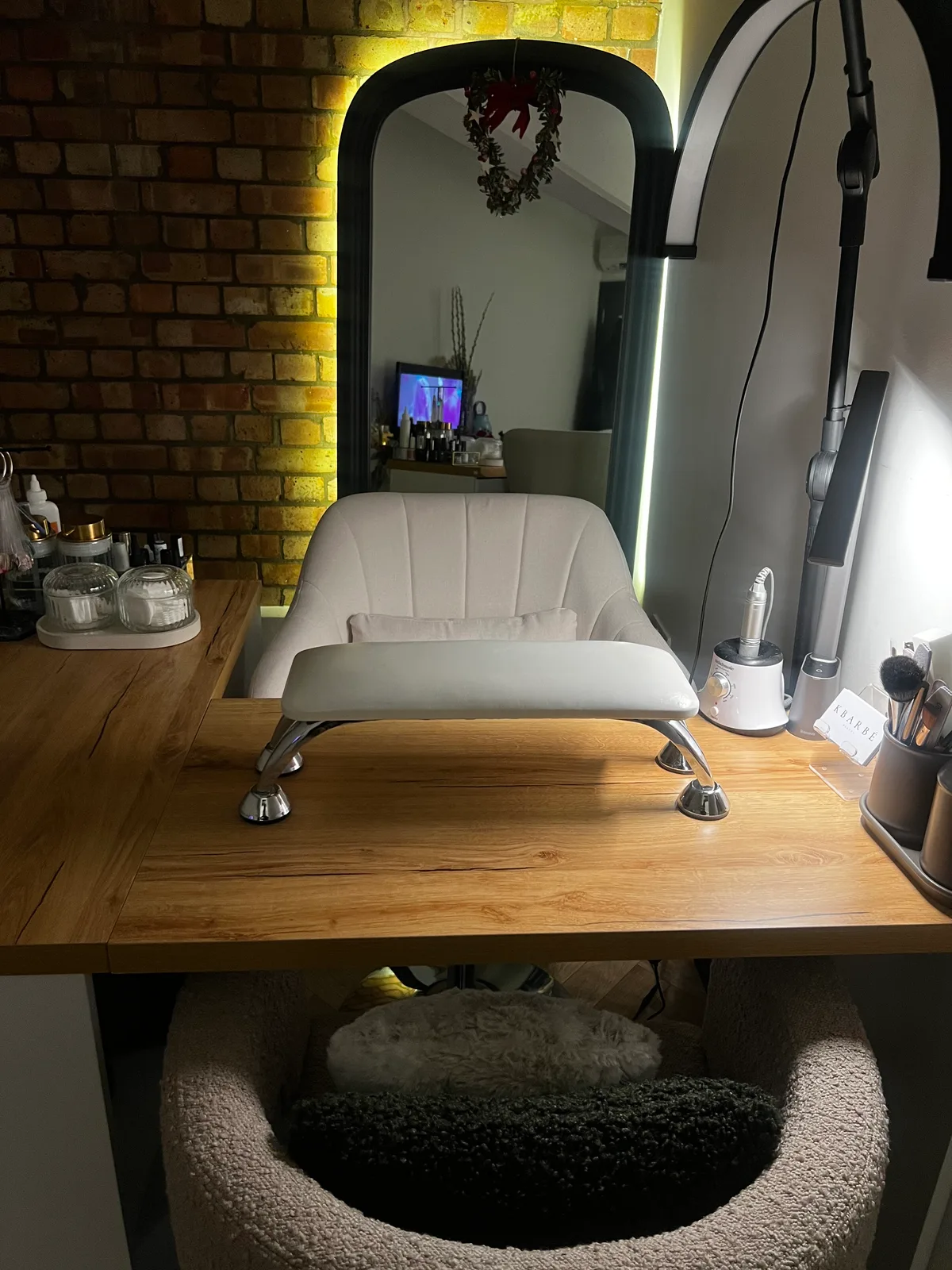 Modern Furnished Studio Space Available Near London Bridge, 2 sqm, gallery showing, pop-up rental in Greater London