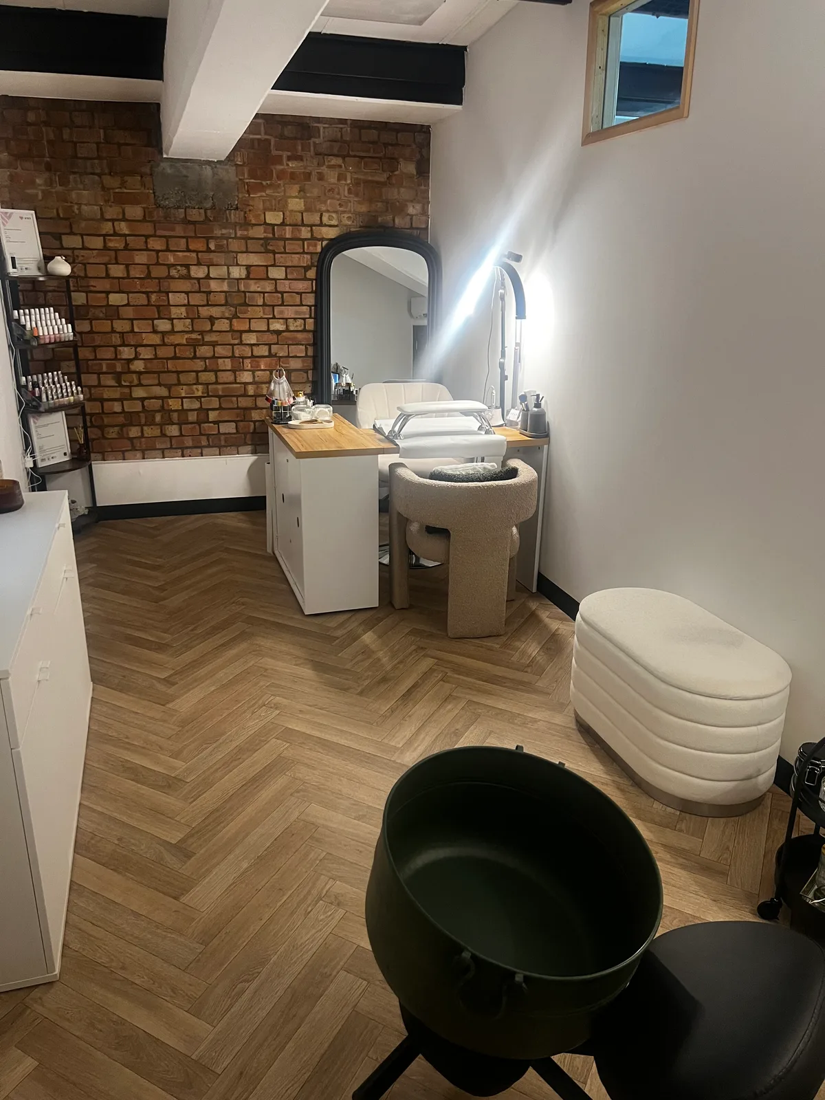 Modern Furnished Studio Space Available Near London Bridge, 2 sqm, gallery showing, pop-up rental in Greater London, interio…