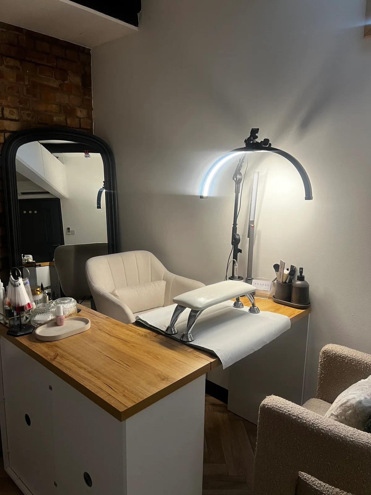 Modern Furnished Studio Space Available Near London Bridge, 2 sqm, gallery showing, pop-up rental in Greater London, additio…