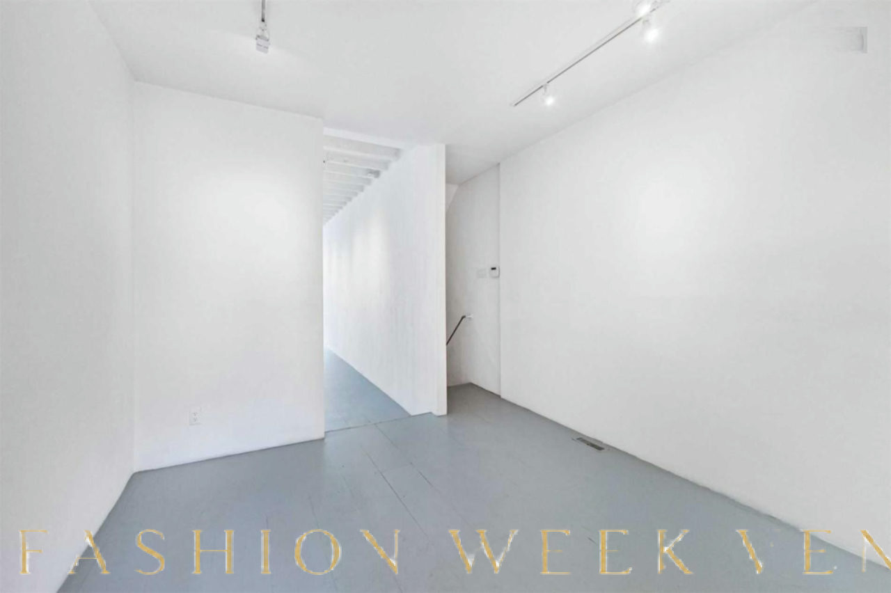 Modern Gallery and Storefront with Private Courtyard, 74 sqm, pop up store in Toronto