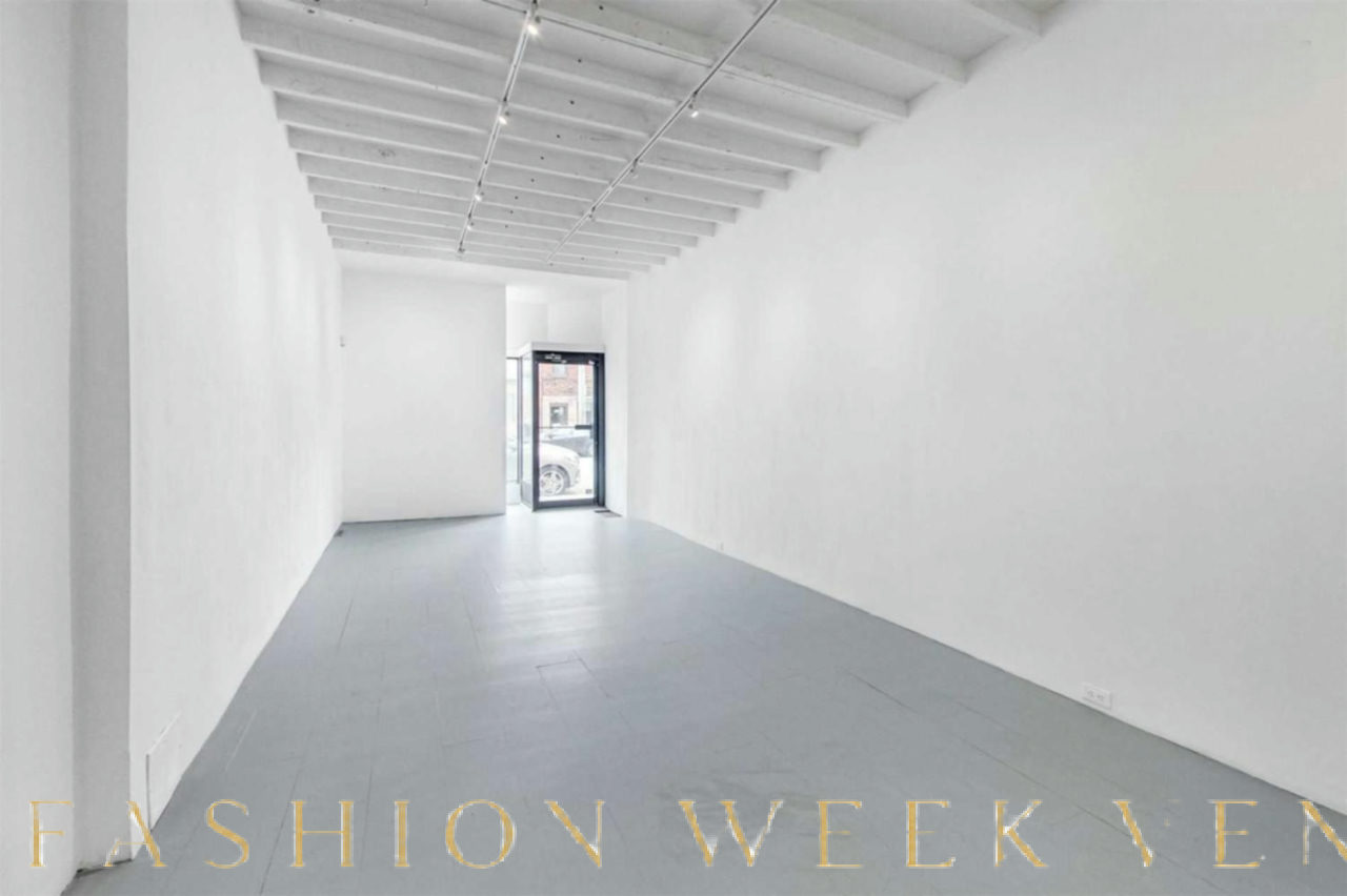 Modern Gallery and Storefront with Private Courtyard, 74 sqm, pop up store in Toronto, second interior view