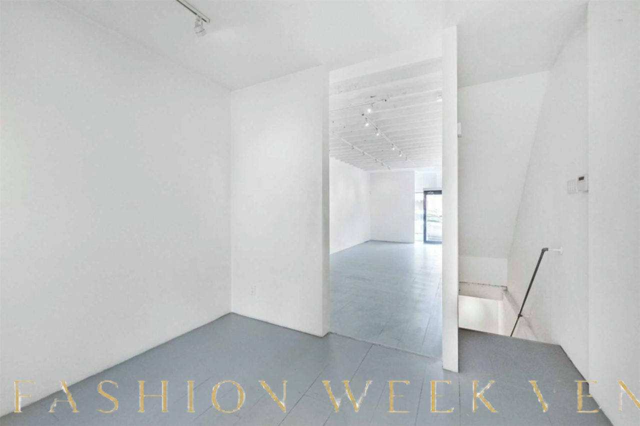 Modern Gallery and Storefront with Private Courtyard, 74 sqm, pop up store in Toronto, third interior view