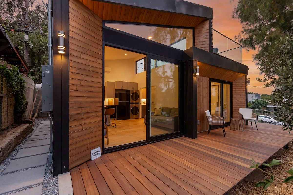 Modern Hillside Retreat with Rooftop Deck and Expansive Views, 87 sqm, photo shoot, pop-up rental in Los Angeles, second int…