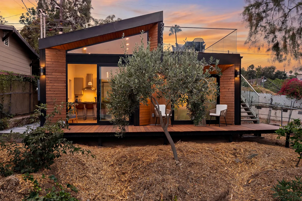 Modern Hillside Retreat with Rooftop Deck and Expansive Views, 87 sqm, photo shoot, pop-up rental in Los Angeles, third inte…