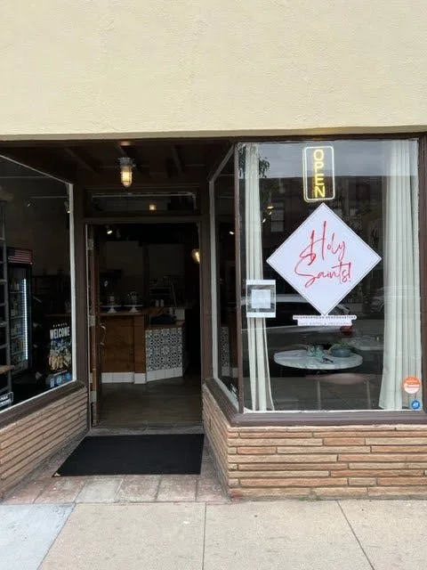 Modern Industrial Eatery and Wine Bar in Old Town Pasadena