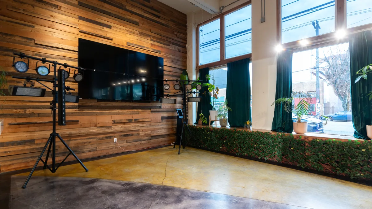 Modern Industrial Loft for Events in Seattle, 232 sqm, cocktail reception, pop-up rental, interior view
