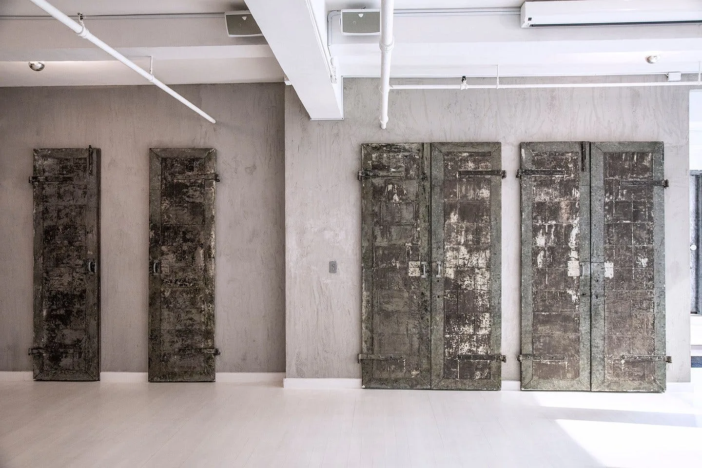Modern Industrial Manhattan Loft Near Hudson Yards — 4