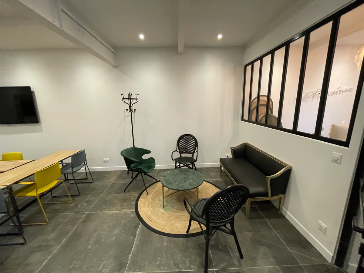 Modern Industrial Meeting Space for Productive Gatherings, 60 sqm, corporate event, pop-up rental in Paris, interior view