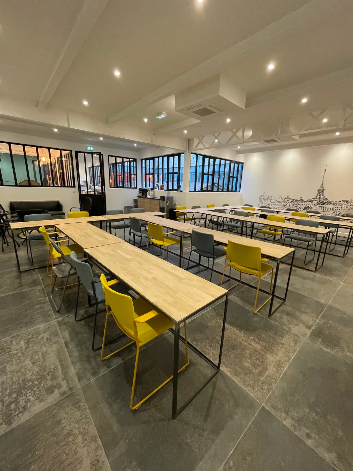 Modern Industrial Meeting Space for Productive Gatherings, 60 sqm, corporate event, pop-up rental in Paris, additional inter…