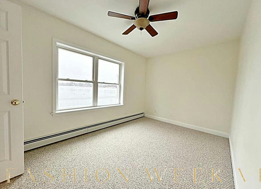 Modern Lakeside Apartment with Full Amenities, 34 sqm, art exhibition, pop-up rental in Mill Spring, second interior view
