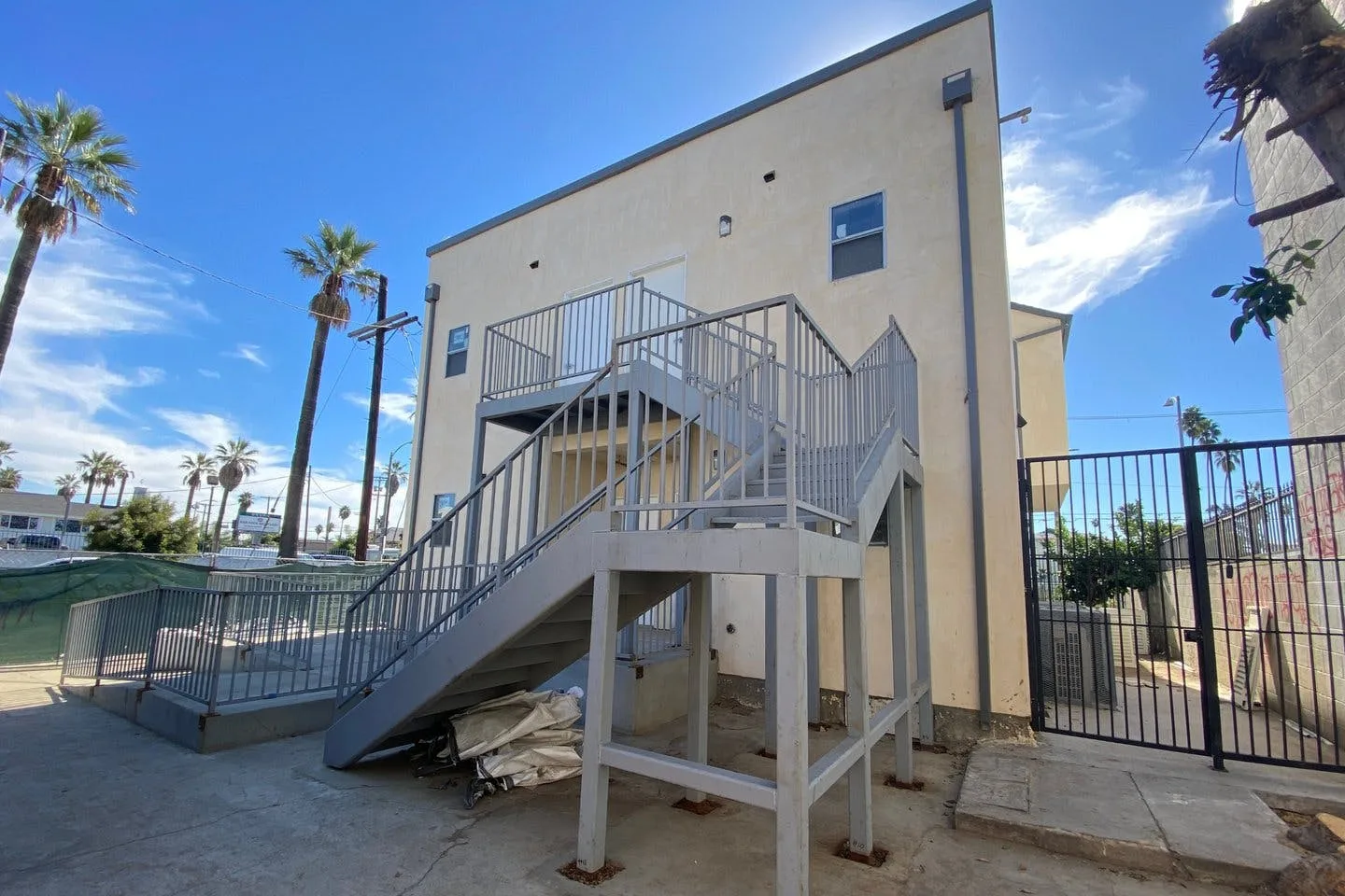 Modern Live-Work Studio on West Washington Boulevard — 2