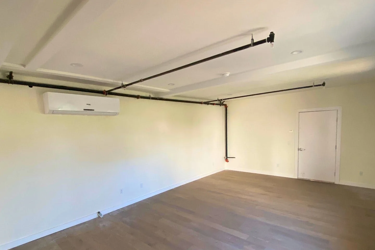 Modern Live-Work Studio on West Washington Boulevard — 4