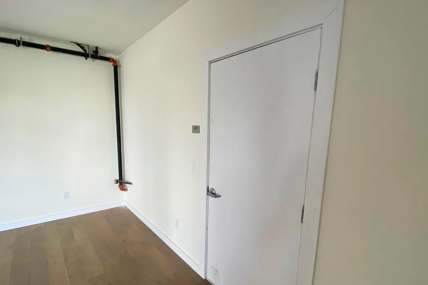 Modern Live-Work Studio on West Washington Boulevard — 5