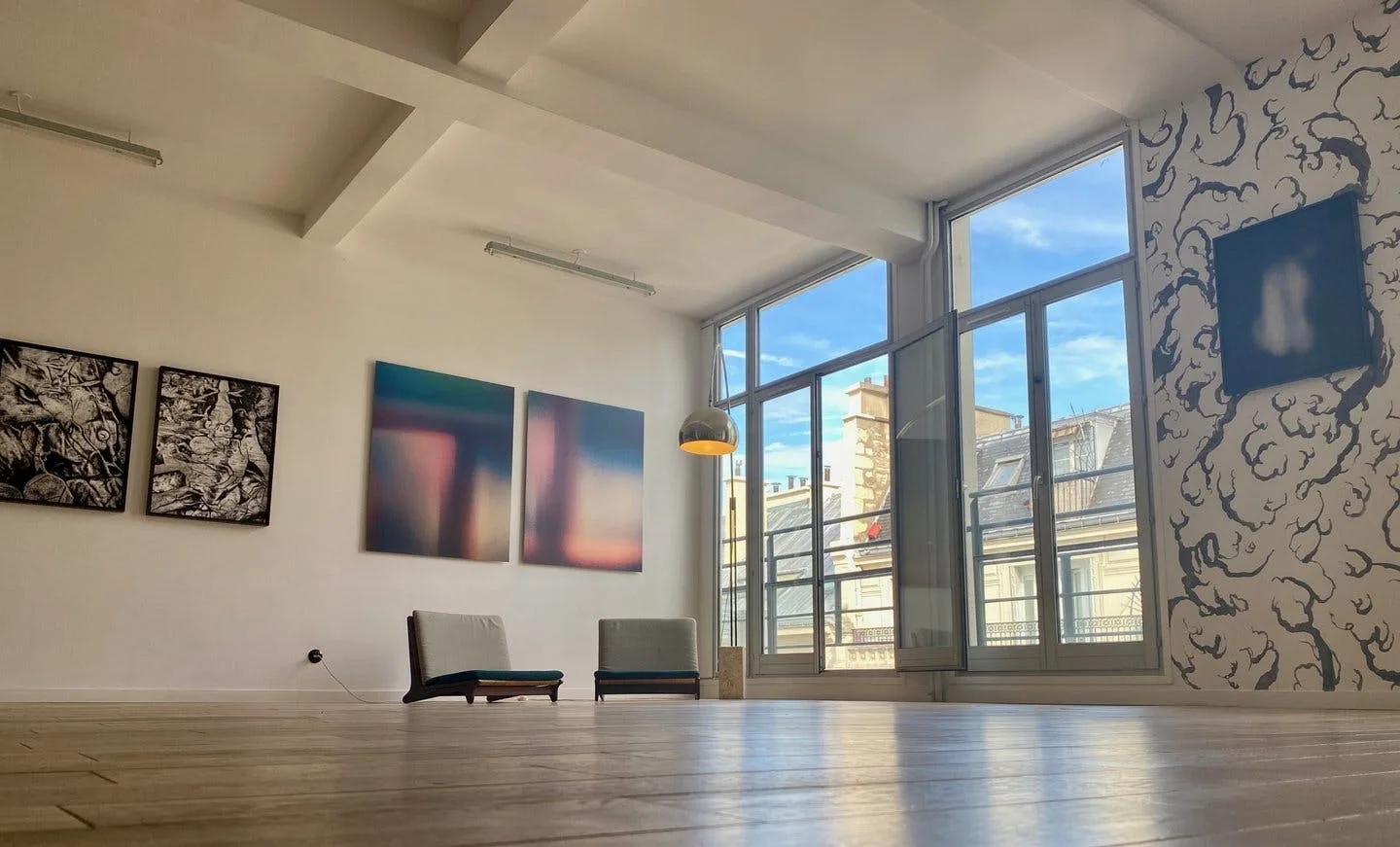 Modern Loft Gallery with Rooftop Views in Paris — 2