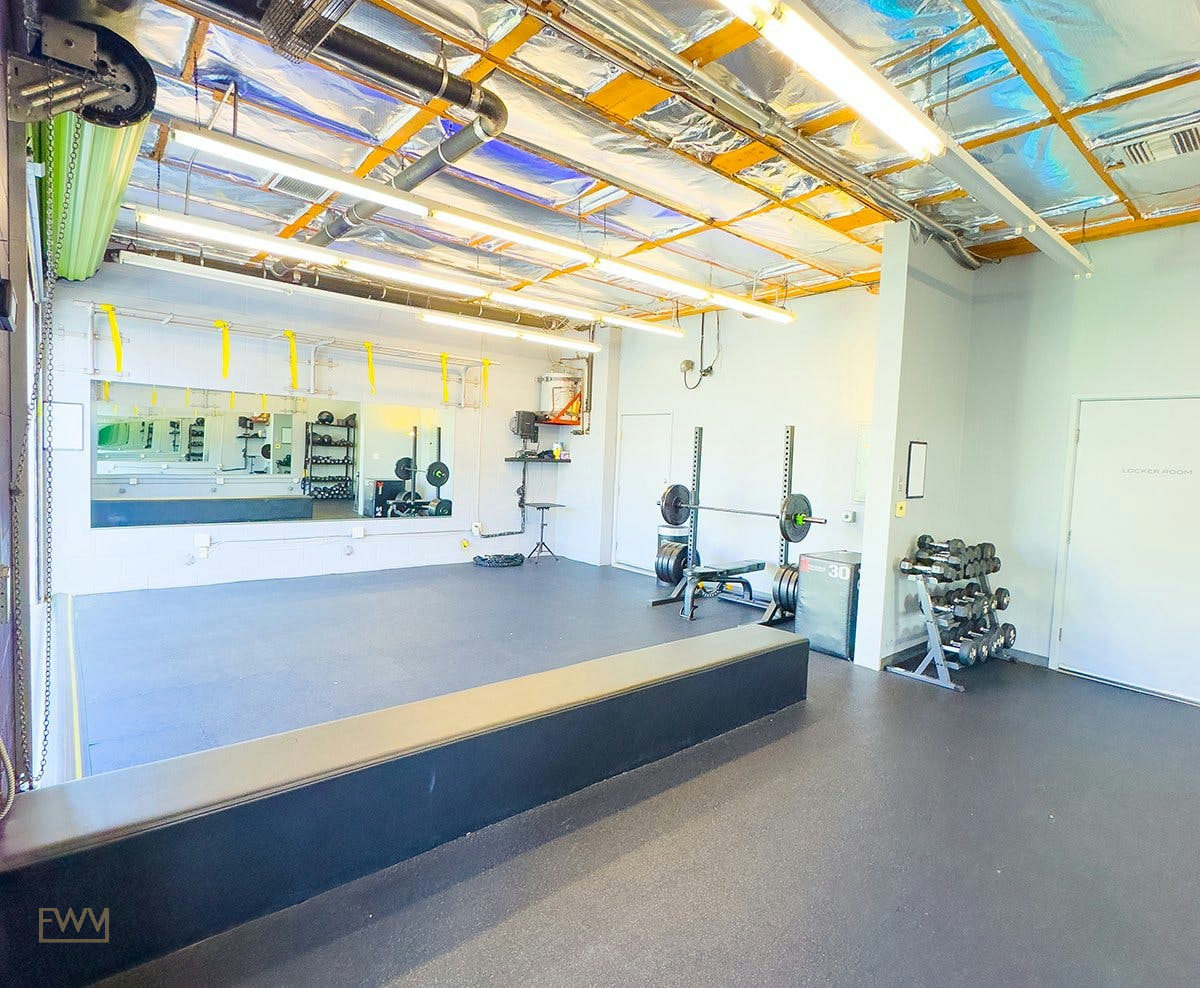 Modern Lofty Fitness Studio in Sherman Oaks, 232 sqm, pop up store in Los Angeles