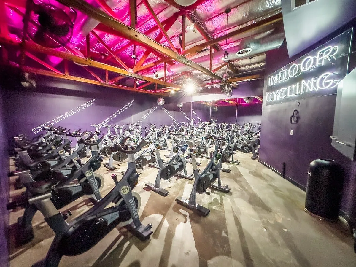 Modern Lofty Fitness Studio in Sherman Oaks — 2