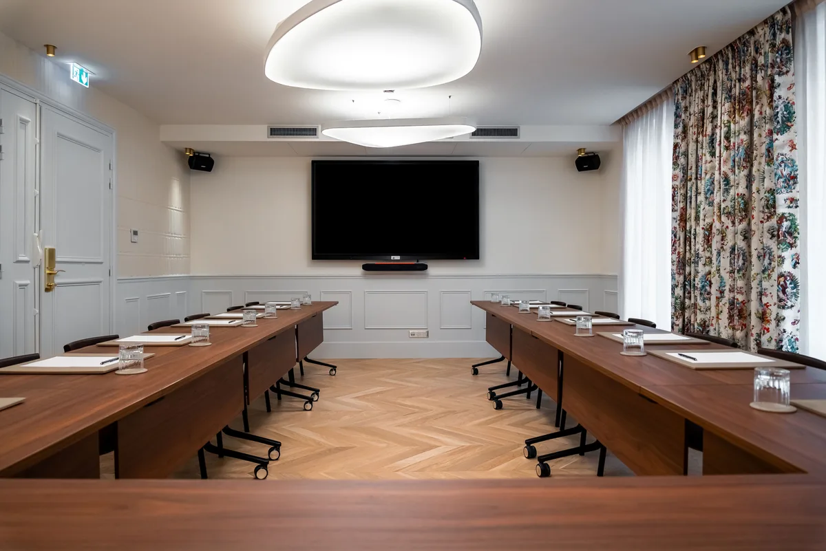 Modern Meeting Room with Advanced Equipment, 35 sqm, showroom presentation, pop-up rental in Paris