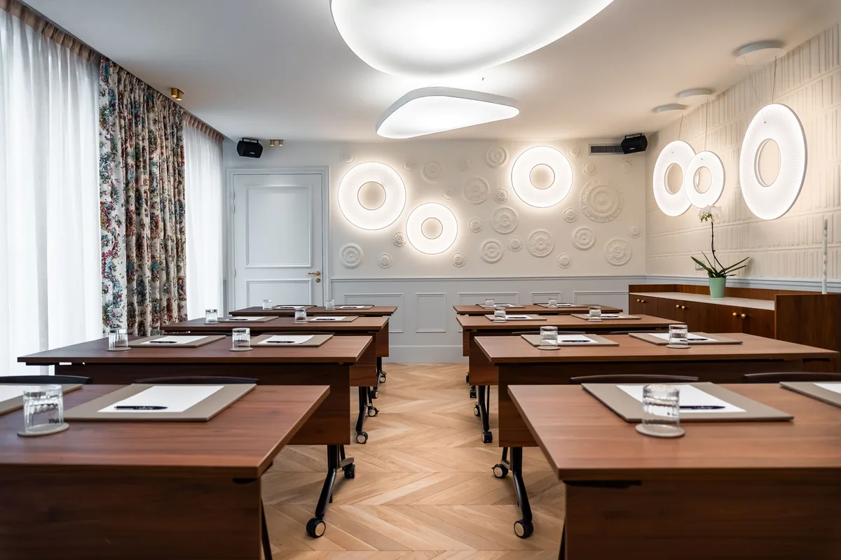 Modern Meeting Room with Advanced Equipment, 35 sqm, showroom presentation, pop-up rental in Paris, additional interior view