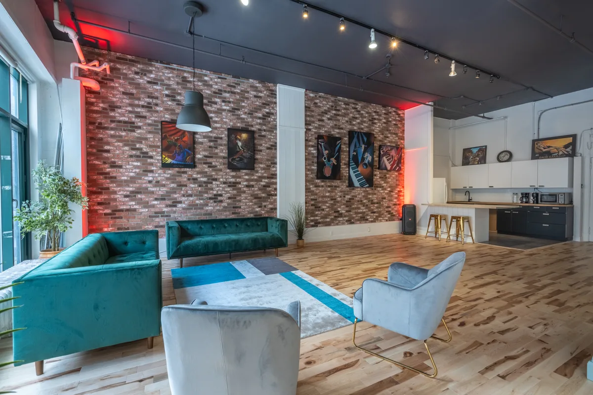 Modern Multi-Event Studio for Creative Gatherings, 114 sqm, workshop, pop-up rental in Montréal, interior view