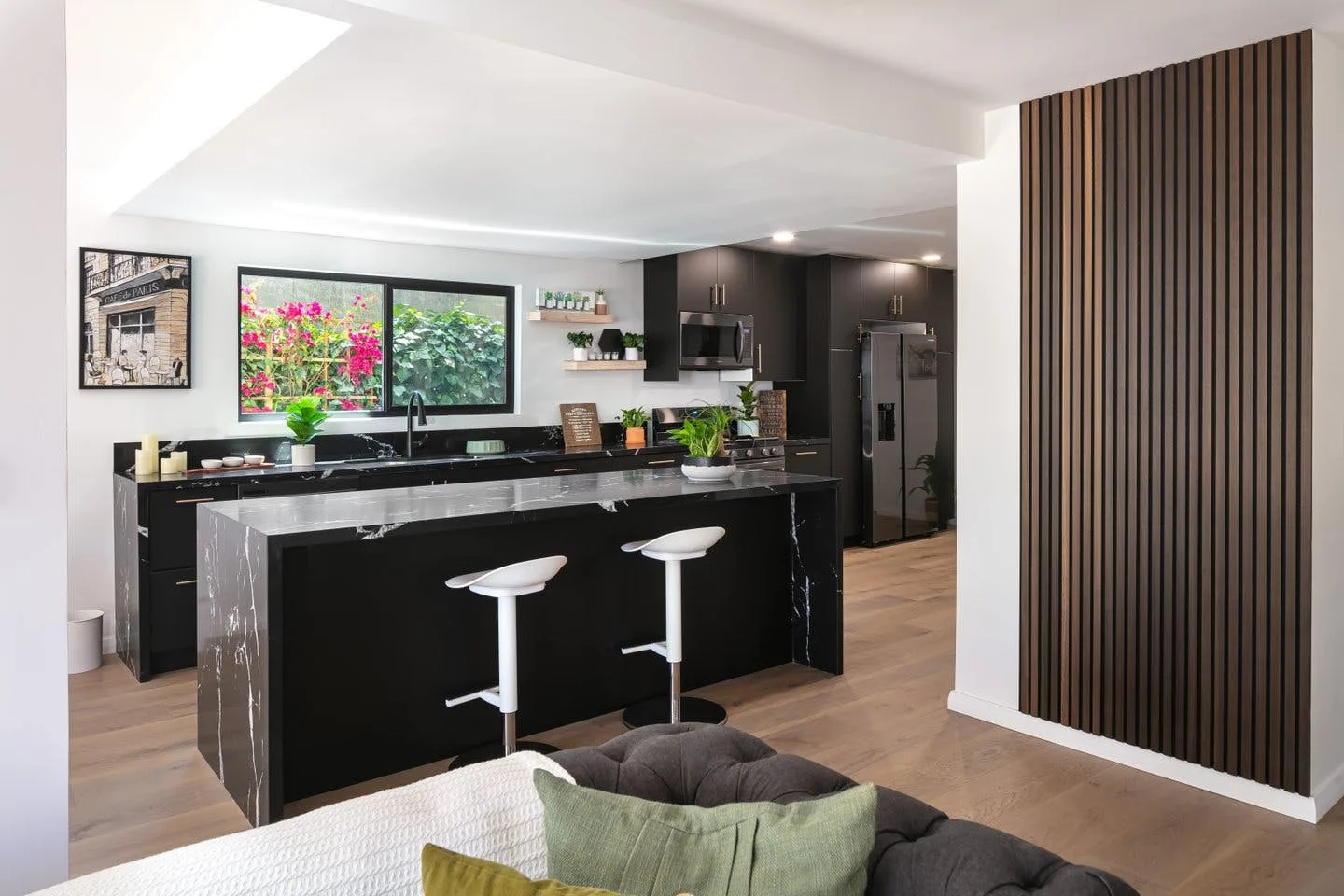 Modern Oasis Luxury Estate in Toluca Lake — 3
