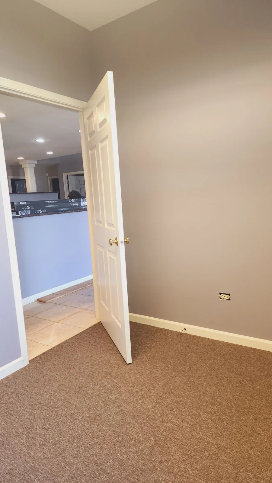 Modern Office Space for Lease at Key Intersection, 74 sqm, pop-up rental in Joliet, interior view