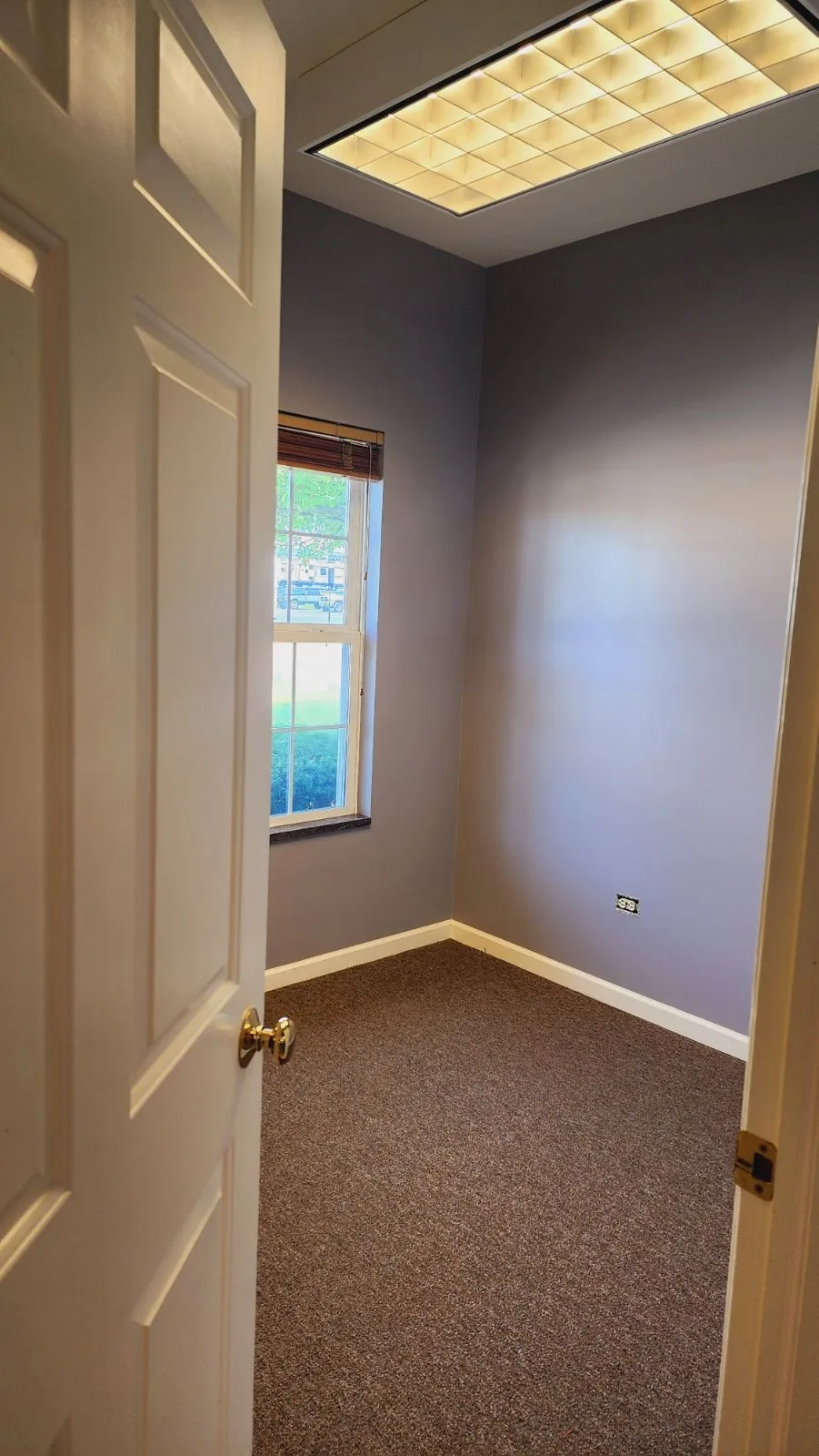 Modern Office Space for Lease at Key Intersection, 74 sqm, pop-up rental in Joliet, third interior view