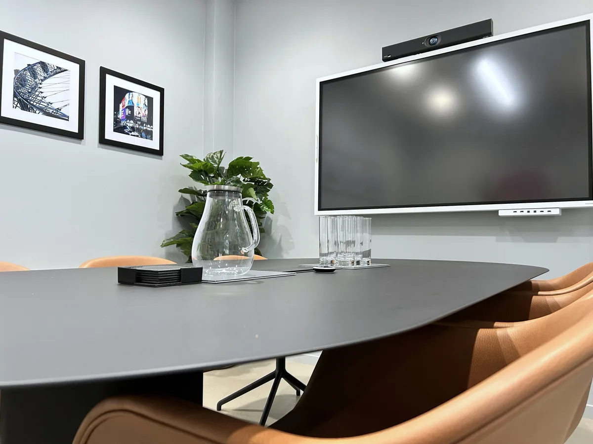Modern Office Space with Meeting Rooms and Breakout Area, 12 sqm, corporate event, pop-up rental in Greater London, addition…