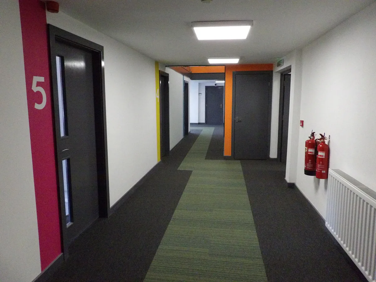 Modern Offices and Facilities for Rent, 7 sqm, photo shoot, pop-up rental in Station Town, second interior view