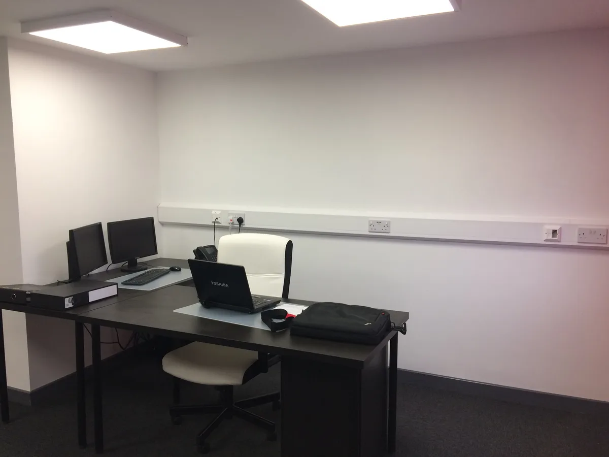 Modern Offices and Facilities for Rent, 7 sqm, photo shoot, pop-up rental in Station Town, third interior view