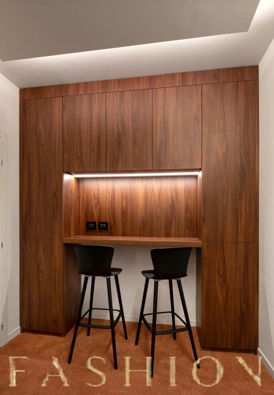 Modern Open Workstation with Ergonomic Seating, 40 sqm, retail activation, pop-up rental in Milano, interior view
