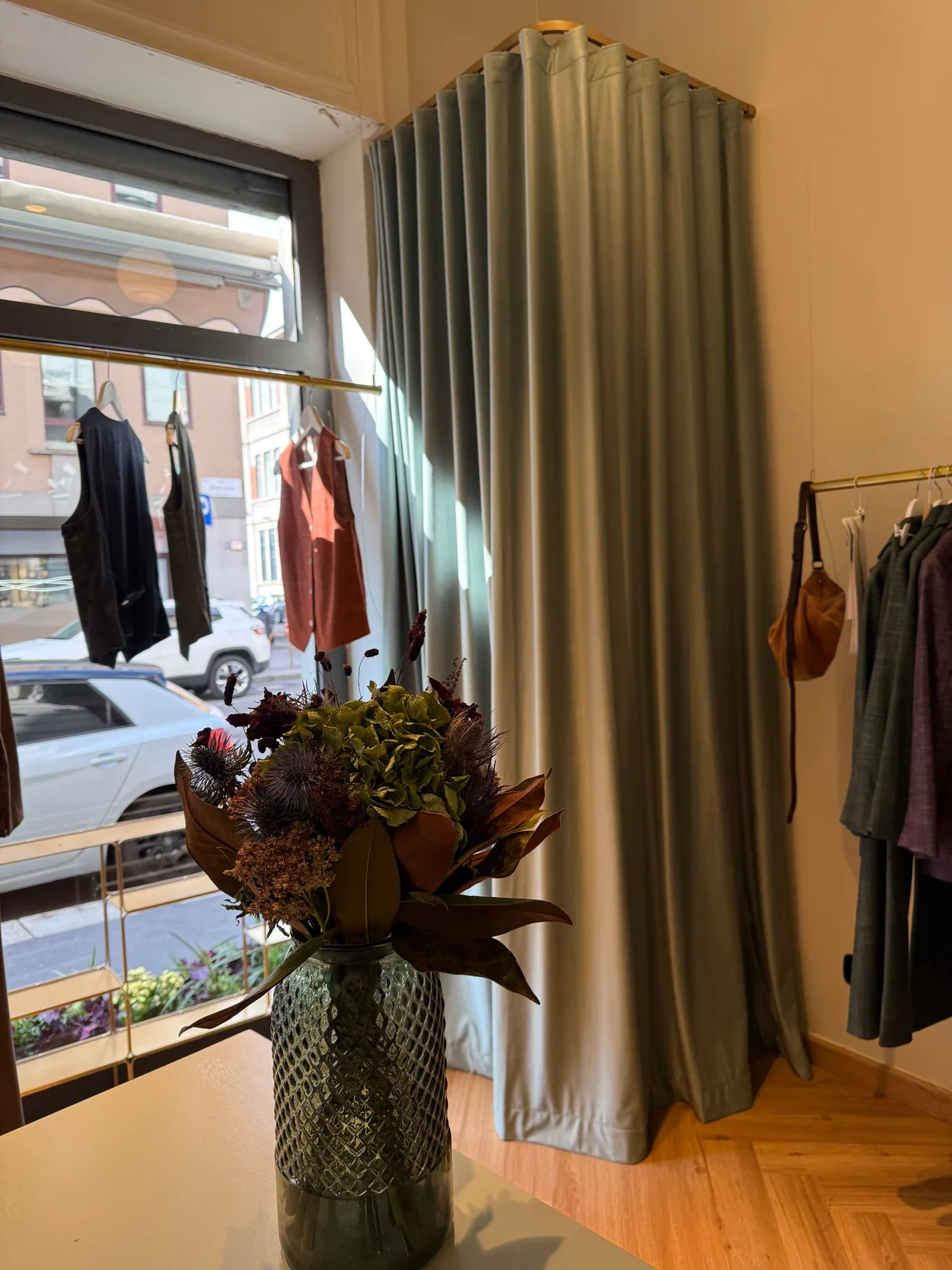 Modern Pop-Up Shop in Fashion District, 20 sqm, pop up store in Milano, second interior view