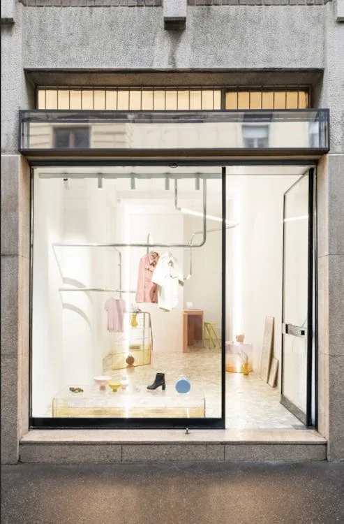 Modern Retail and Showroom Space on Via Circo, Milano — 2