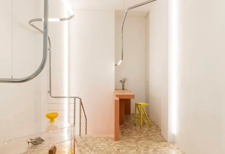 Modern Retail and Showroom Space on Via Circo, Milano — 3