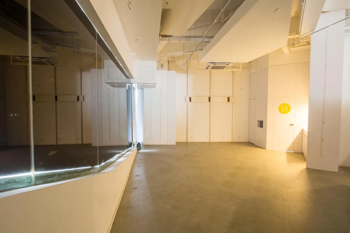 Modern Retail Space Available in Sai Wan, 228 sqm, pop up store in Hong Kong, second interior view