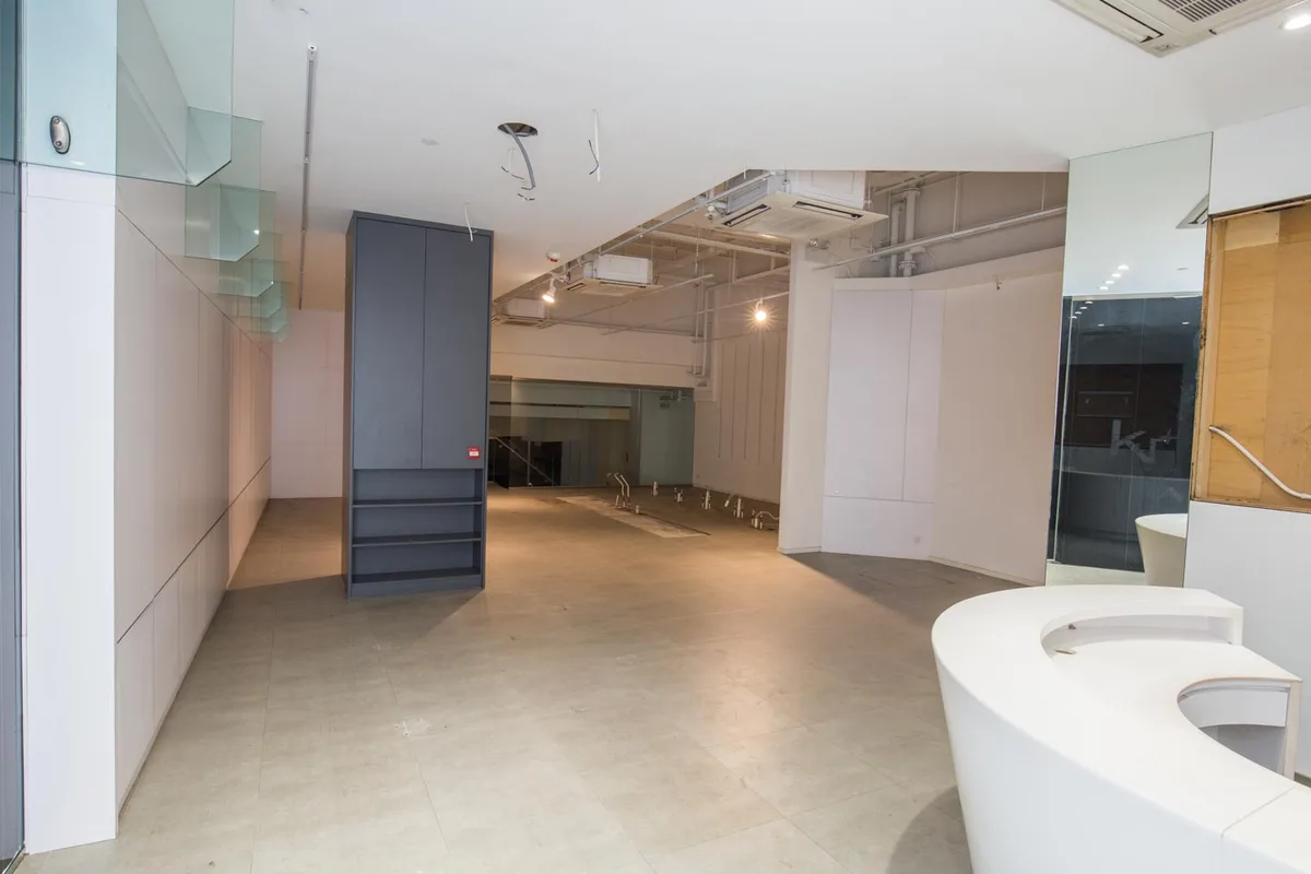 Modern Retail Space Available in Sai Wan, 228 sqm, pop up store in Hong Kong, additional interior view