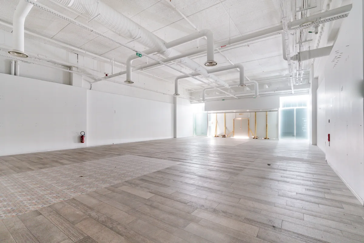 Modern Retail Space for Pop-Up Stores, 293 sqm, pop up store in Paris, third interior view