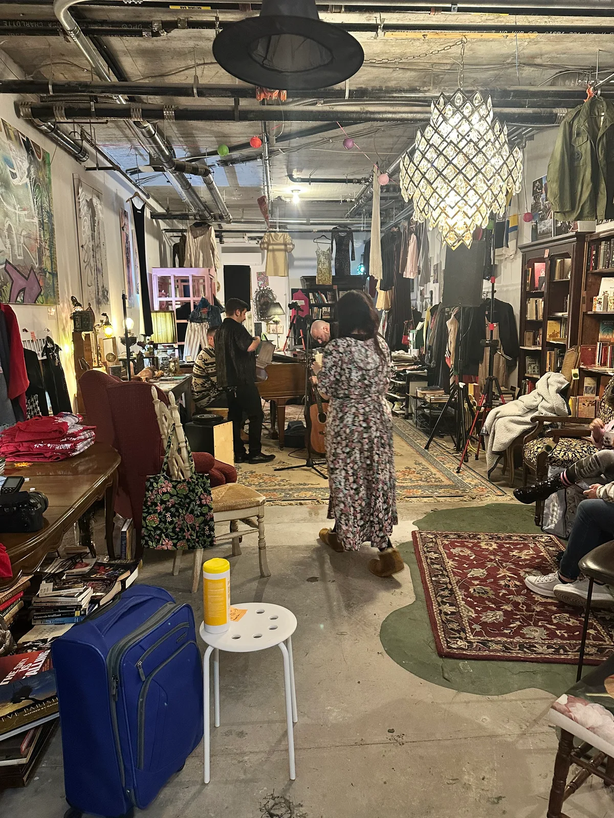 Modern Retail Storefront in Prime Williamsburg Location, 130 sqm, pop up store in Brooklyn, interior view