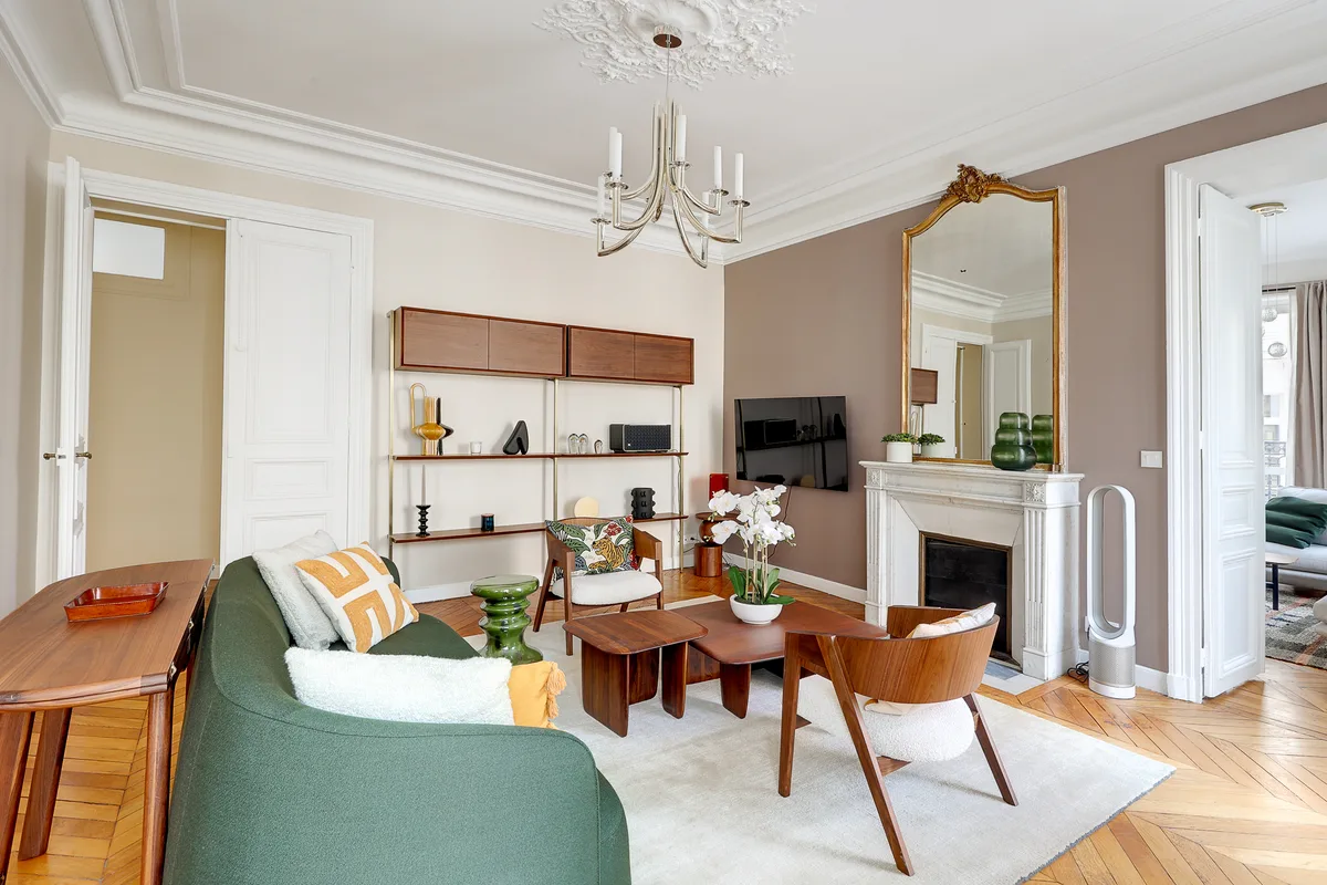 Modern Showroom or Event Space in Le Marais, 150 sqm, showroom presentation, pop-up rental in Paris