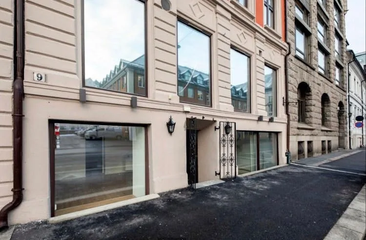 Modern Street-Level Venue in Central Oslo