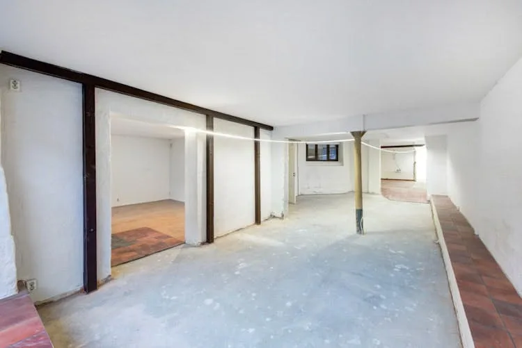 Modern Street-Level Venue in Central Oslo — 3