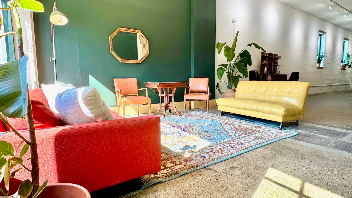Modern Vintage-Inspired Studio for Events and Retail, 302 sqm, pop up store in Saint Paul