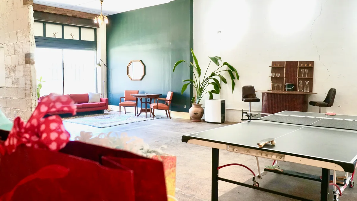 Modern Vintage-Inspired Studio for Events and Retail, 302 sqm, pop up store in Saint Paul, interior view